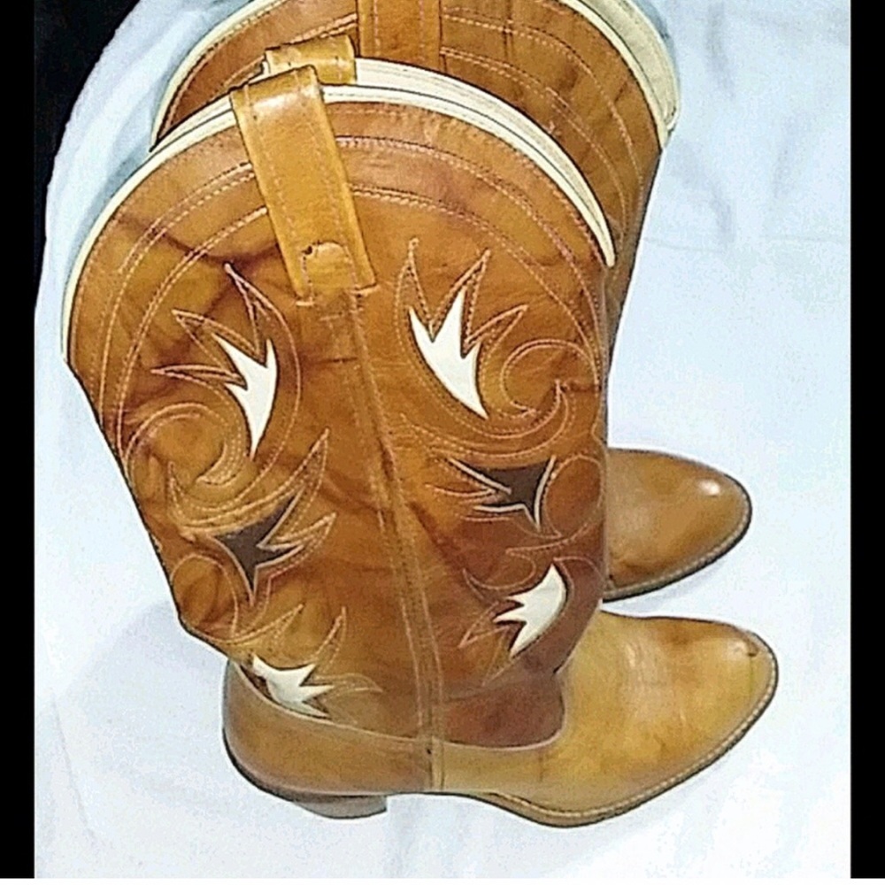 Tan Western Cowboy Boots with White Inlay